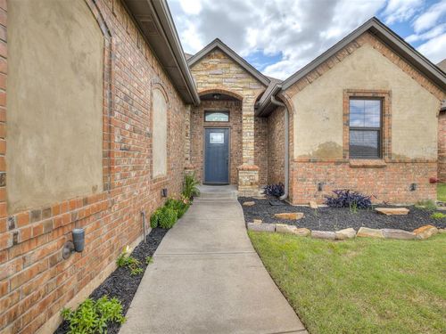2513 Wayne Cutt Ave, Yukon, OK, 73099-9534 | Card Image