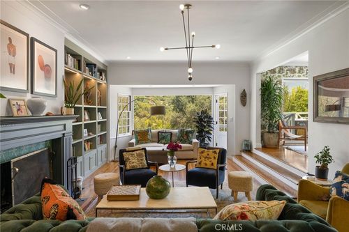 3704 Prestwick, Los Angeles, CA, 90027 | Card Image
