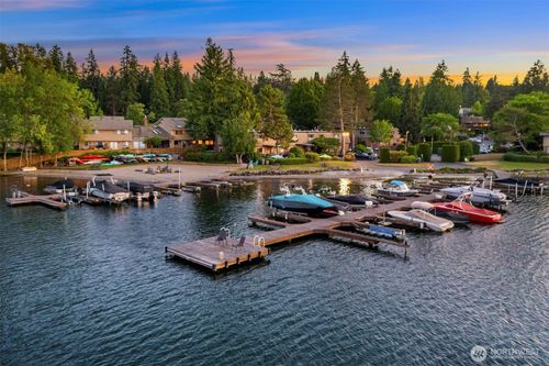 22-3834 175th Ave Ne, Redmond, WA, 98052-5829 | Card Image