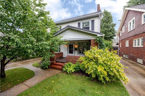 2529 Whitelaw St, Cuyahoga Falls, OH, 44221-2622 | Card Image