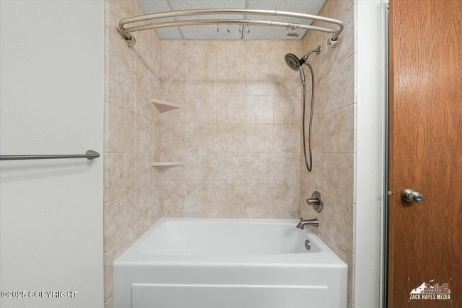 Full Bath | Image 29