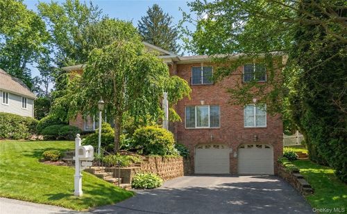 4 Peachtree Ln, Roslyn, NY, 11576-1410 | Card Image