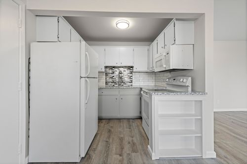 61-5955 Alan Dr, Brighton, MI, 48116-8332 | Card Image