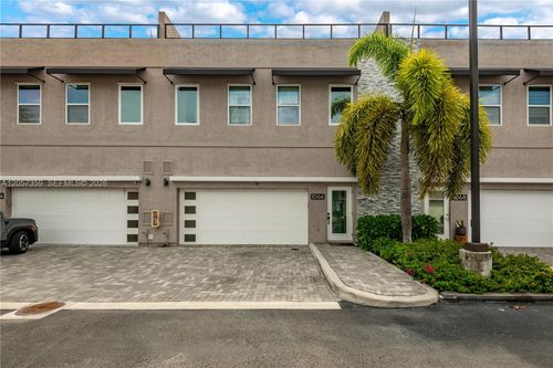 1066 Ne 35th St, Oakland Park, FL, 33334-2834 | Card Image