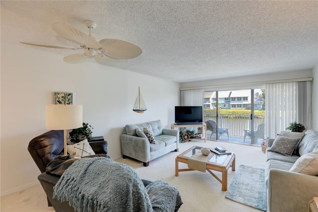 6110 - 6110 River Run Dr, House attached with 2 bedrooms, 2 bathrooms and null parking in Sebastian FL | Image 5
