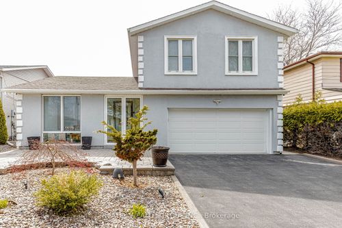 688 Antigua Cres, Oshawa, ON, L1J6B4 | Card Image
