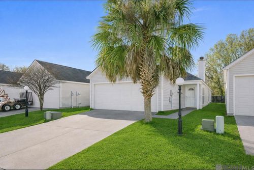1028 Hammond Manor Dr, Baton Rouge, LA, 70816 | Card Image