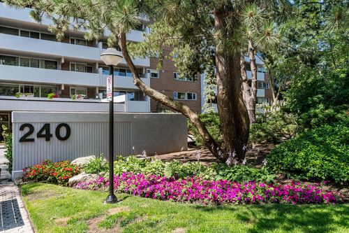 1304-240 Scarlett Rd, York, ON, M6N4X4 | Card Image