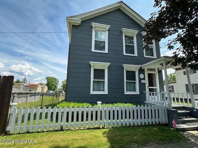 Vernon St, Athens, NY 12015