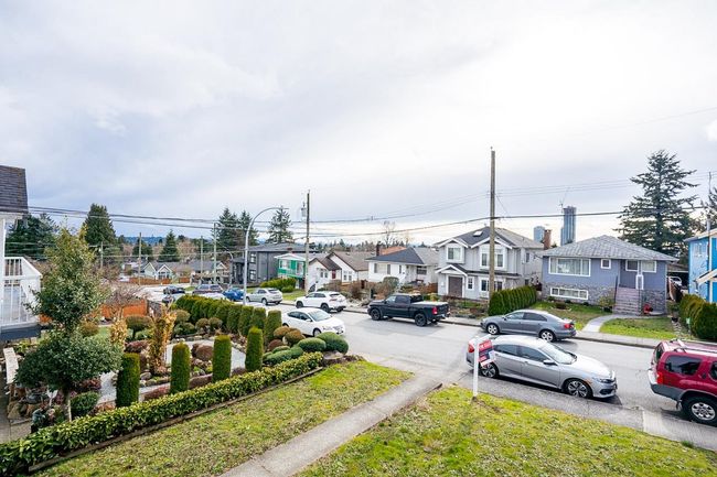 7646 Davies Street, House other with 4 bedrooms, 2 bathrooms and 3 parking in Burnaby BC | Image 9