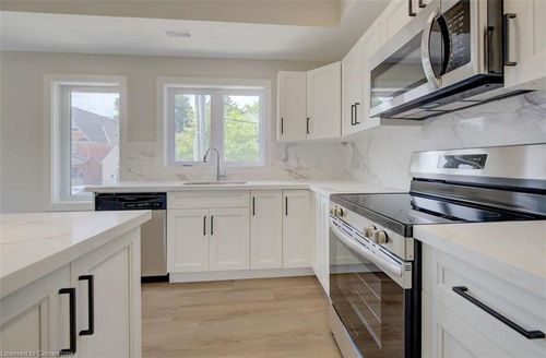 4-17 Peter St, Kitchener, ON, N2G3J5 | Card Image