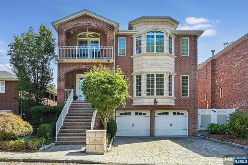 1044 Fairview Ln, Fort Lee, NJ, 07024-1636 | Card Image