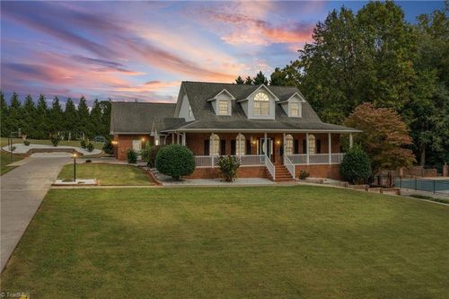 1013 Brookhaven Ln, Yadkinville, NC, 27055-5179 | Card Image