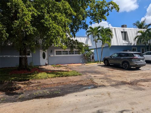 1-1371 Ne 40th Pl, Oakland Park, FL, 33334-4652 | Card Image