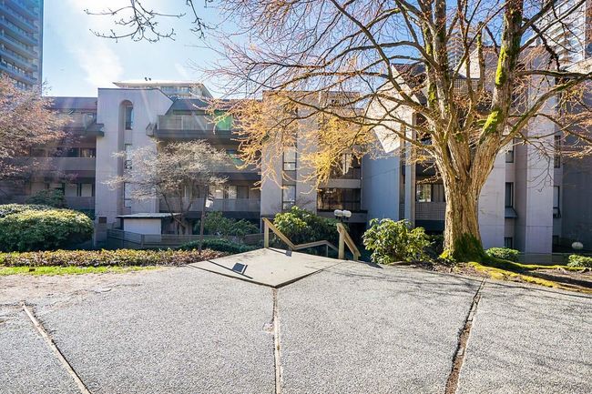 103 - 1955 Woodway Place, Condo with 1 bedrooms, 1 bathrooms and 1 parking in Burnaby BC | Image 2