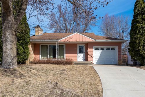 312 7th Ave Nw, Waseca, MN, 56093-2329 | Card Image
