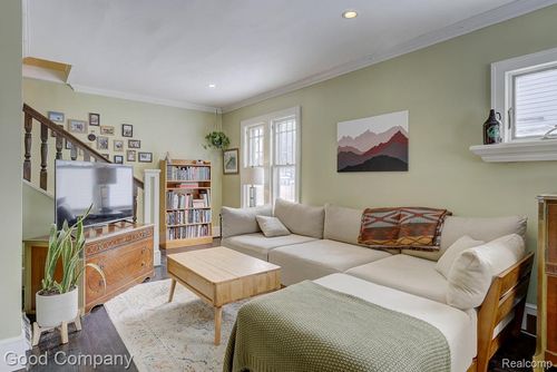 331 Edgewood Pl, Ferndale, MI, 48220-2465 | Card Image