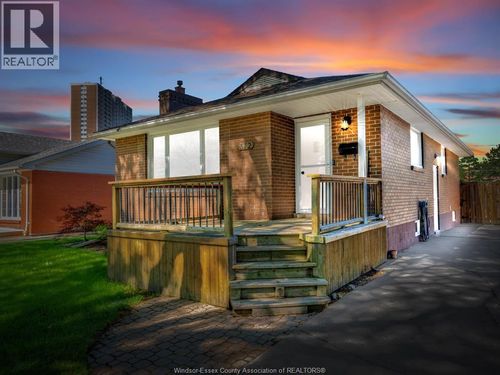 372 Carling Cres, Windsor, ON, N8S3X8 | Card Image
