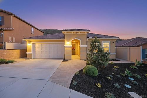 893 Woodhaven Rd, San Marcos, CA, 92069-7404 | Card Image