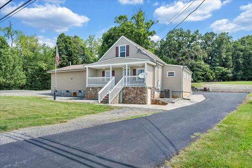 2366 Feather Rd, Vinton, VA, 24179-2355 | Card Image