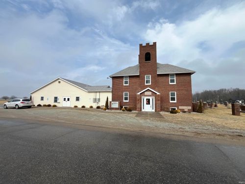 15051 County Road 146, Syracuse, IN, 46567-9243 | Card Image