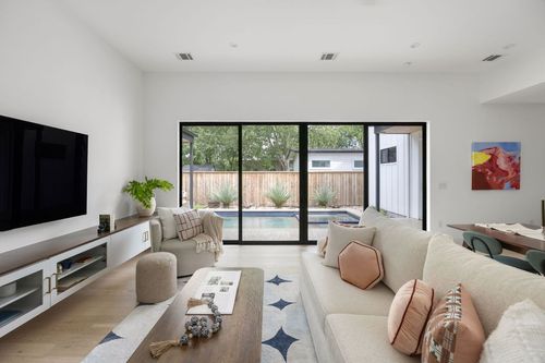 1911 Piedmont Ave, Austin, TX, 78757-2245 | Card Image