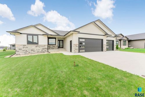 6705 E Corsair Dr, Sioux Falls, SD, 57110-6336 | Card Image