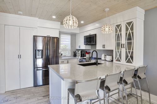 4 Turner Dr, Huntsville, ON, P1H1A8 | Card Image