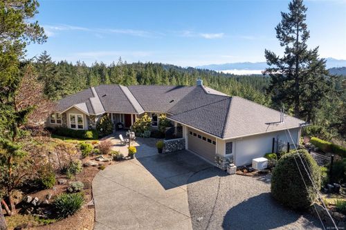 5111 Eagle Tree Pl, Victoria, BC, V9C4H9 | Card Image