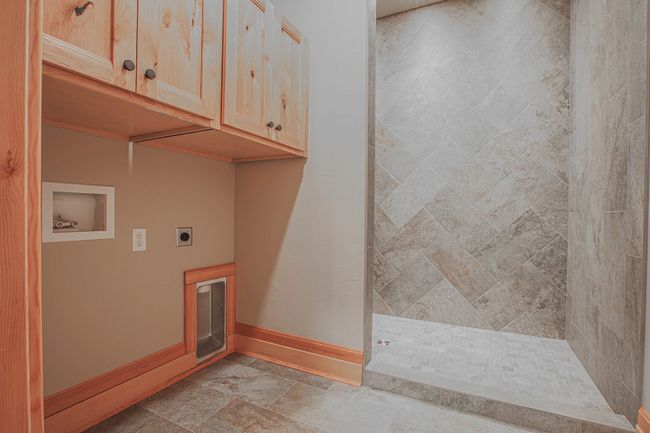 pool shower in laundry | Image 73