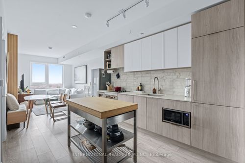 1602-2020 Bathurst St, York., ON, M5P0A6 | Card Image