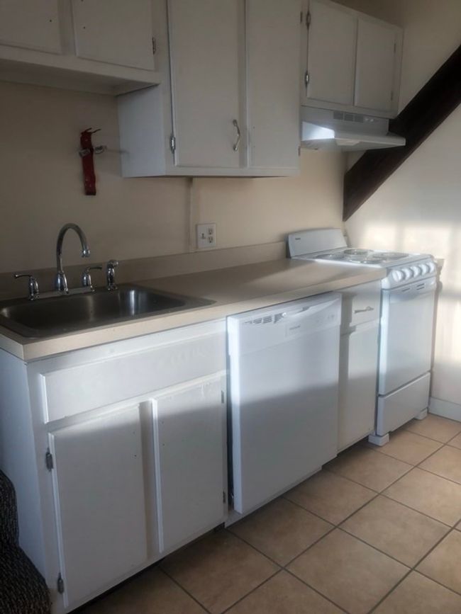 APT-18 - 926 Southbridge St, Condo with 2 bedrooms, 1 bathrooms and 1 parking in Worcester MA | Image 6