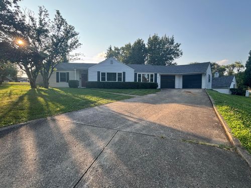 2655 E Ridgewood Cir, Zanesville, OH, 43701-1611 | Card Image