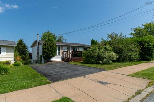 274 Poplar Dr, Dartmouth, NS, B2W4K5 | Card Image