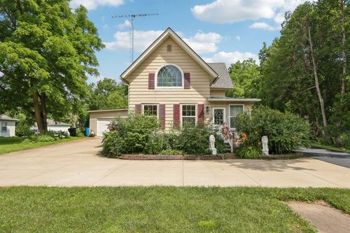 318 W Walworth St, Elkhorn, WI, 53121-1639 | Card Image