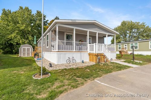 7025 Shamley Ave Ne, Belmont, MI, 49306-9457 | Card Image