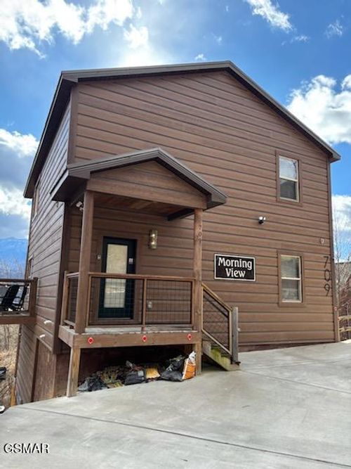 709 Deerfoot Dr, Gatlinburg, TN, 37738-5248 | Card Image