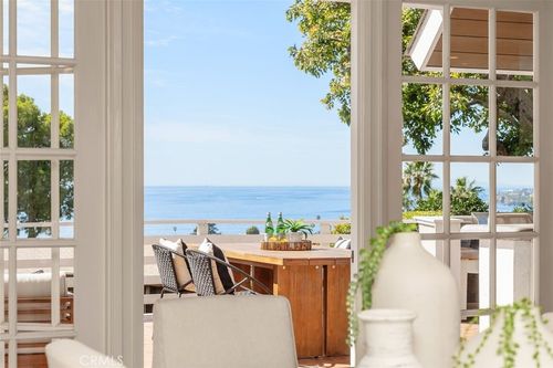 590 Diamond St, Laguna Beach, CA, 92651-3404 | Card Image