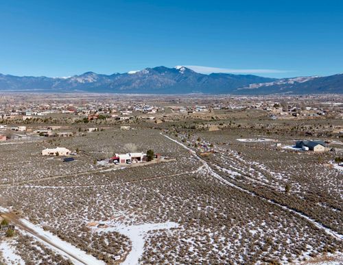 17 Camino Campana, Ranchos De Taos, NM, 87557-7927 | Card Image