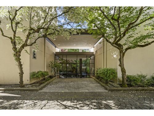 239-1535 Sw Clay St, Portland, OR, 97201-6018 | Card Image