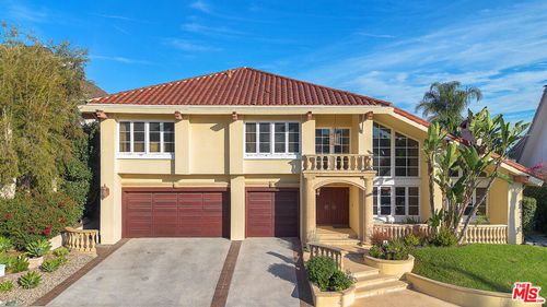 6024 Woodland View Dr, Woodland Hills, CA, 91367-1077 | Card Image