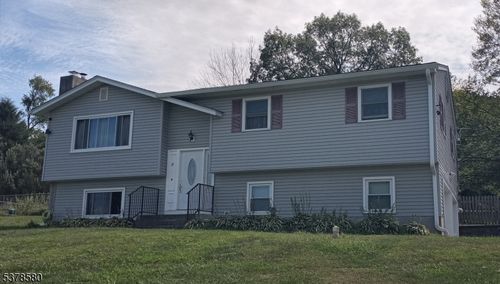 8 Nimbus Dr, Vernon, NJ, 07462-3151 | Card Image