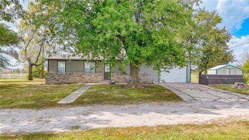 935 10th St, Holden, MO, 64040 | Card Image