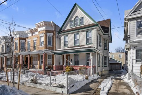 104 89th Ave, Richmond Hill, NY, 11418-2147 | Card Image