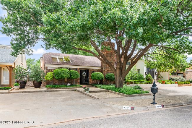 4524 7 Th St, House other with 3 bedrooms, 3 bathrooms and null parking in Lubbock TX | Image 4