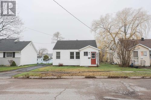 16 Montgomery Ave, Sault Ste Marie, ON, P6B1M5 | Card Image