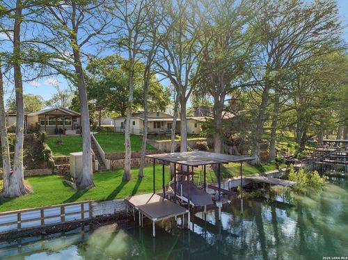 230 Lee St, Seguin, TX, 78155-2936 | Card Image