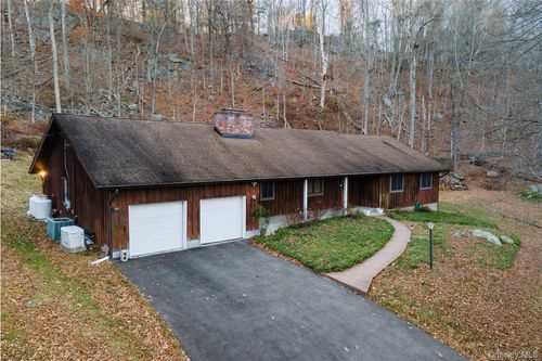 630 Union Valley Rd, Mahopac, NY, 10541-3944 | Card Image