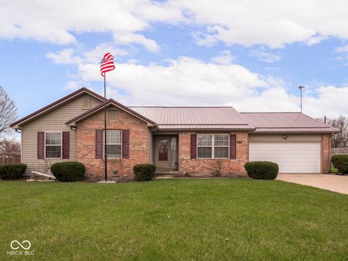 3622 W Starlight Dr, Connersville, IN, 47331-7919 | Card Image