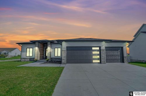 1002 Middleton Ave, Lincoln, NE, 68521-5879 | Card Image